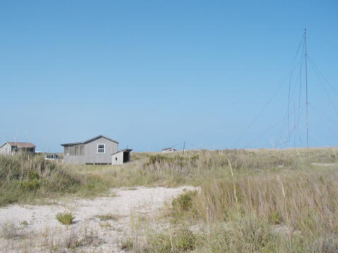 Cabin and main mast, side view